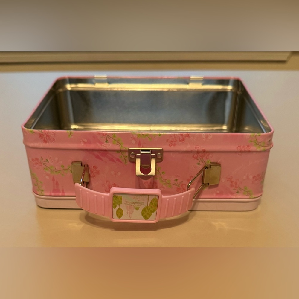 Tin Box Co. “Disney Princess Lunch Box” 2013 - Picture 12 of 14